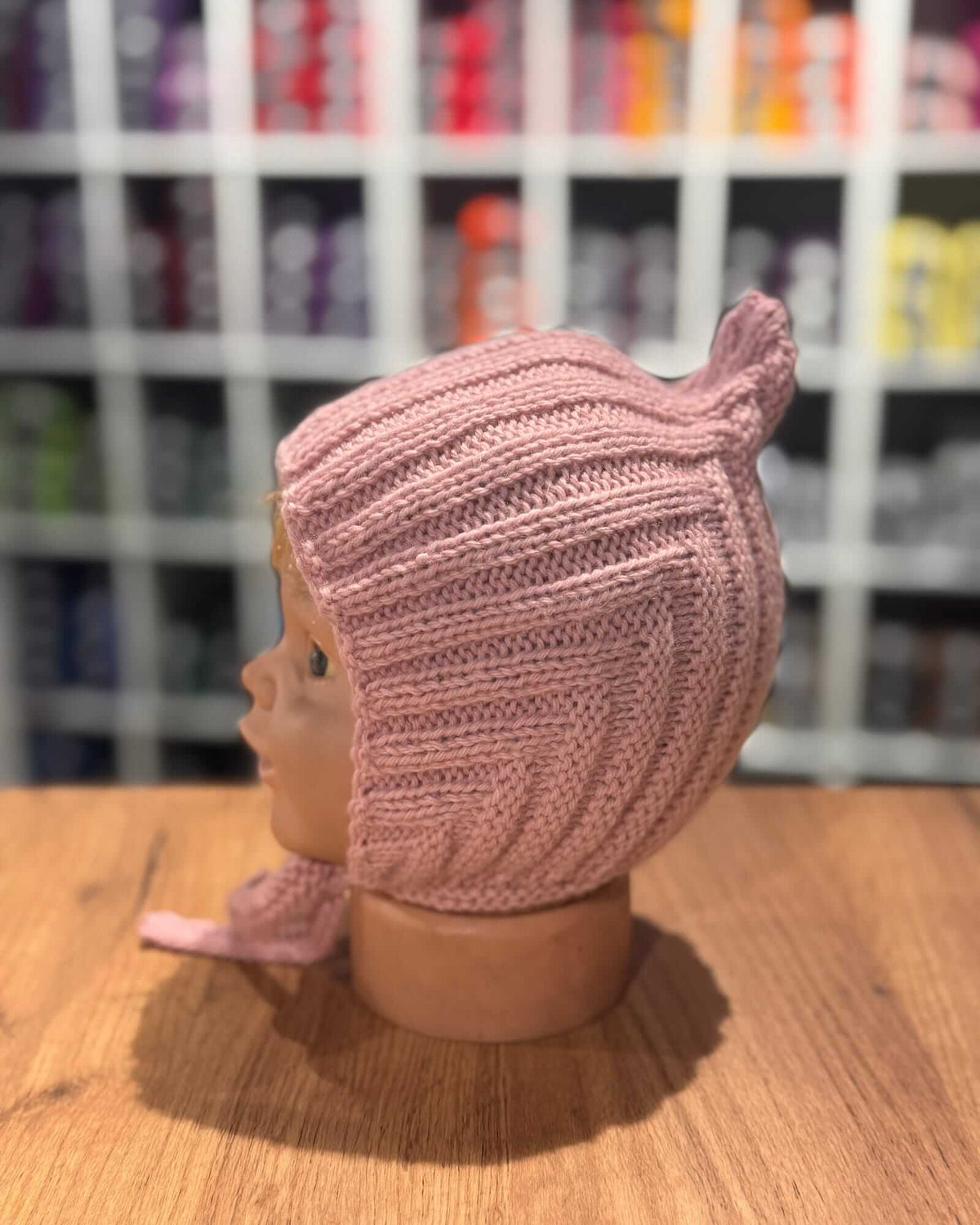 Handgestrickte Pixie-Babyhaube - Altrosa, 100% Merinowolle (0-24 Monate)