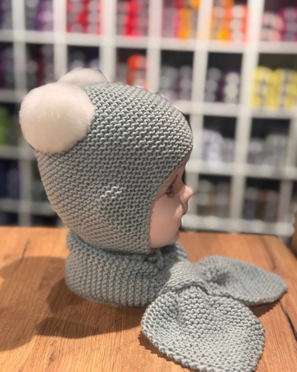 Handgestricktes Baby-Mützen & Schal-Set - Salbeigrün, 100% Merino (0 - 24 Monate)