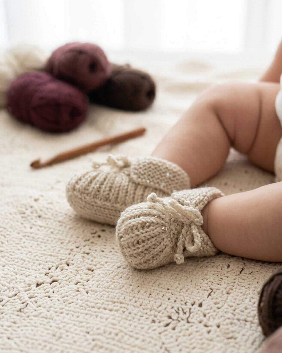 Handgestrickte Babyfinkle in Violett – Merino (0 - 12 Monate)