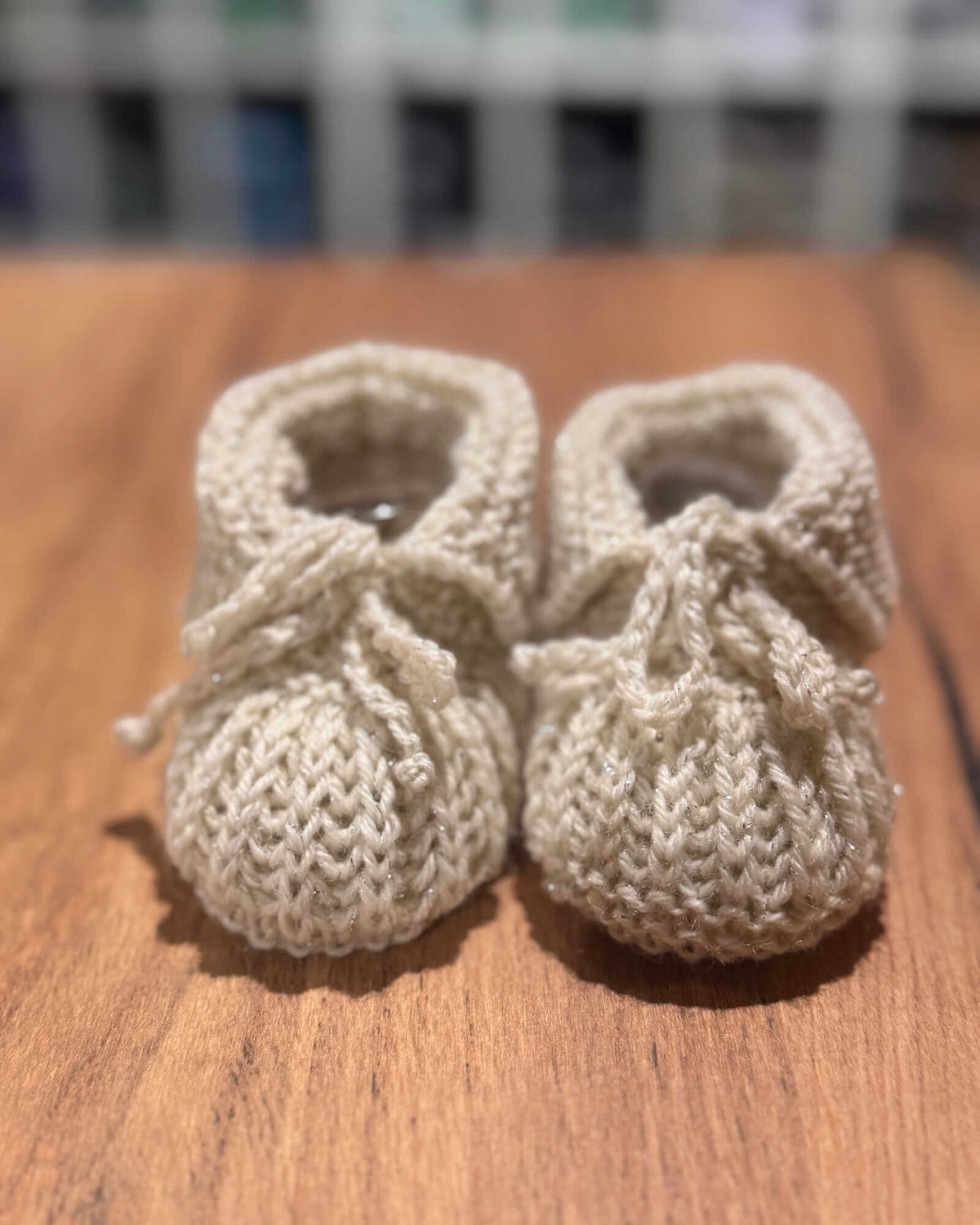 Handgestrickte Babyfinkle in Violett – Merino (0 - 12 Monate)