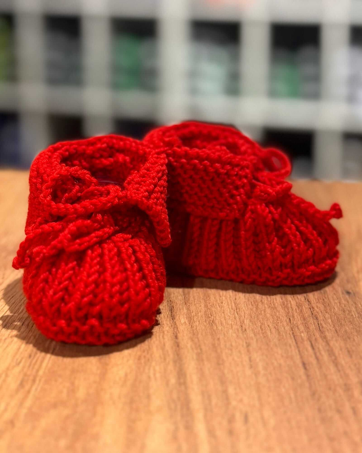 Handgestrickte Babyfinkle in Rot – Merino (0 - 12 Monate)