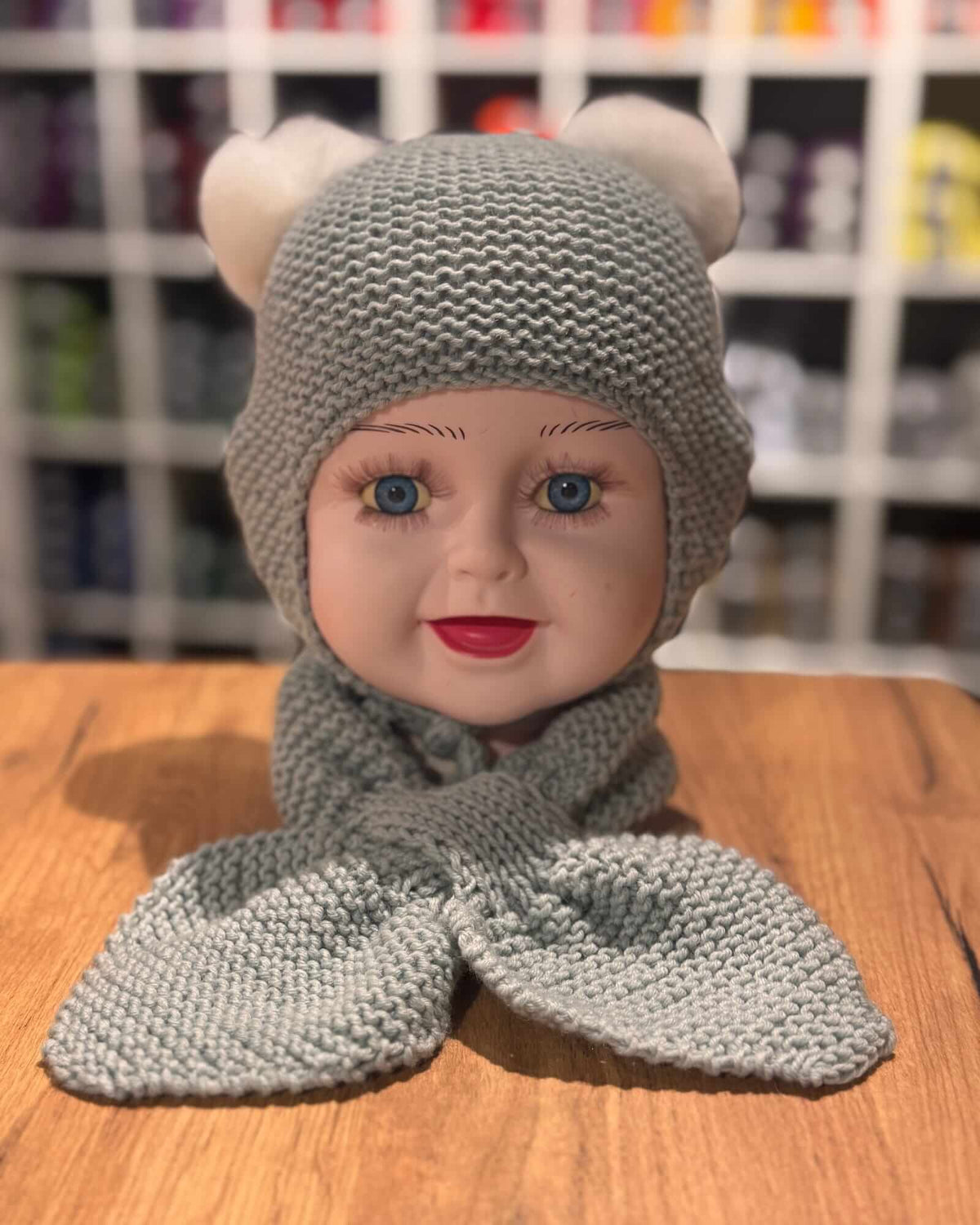 Handgestricktes Baby-Mützen & Schal-Set - Salbeigrün, 100% Merino (0 - 24 Monate)